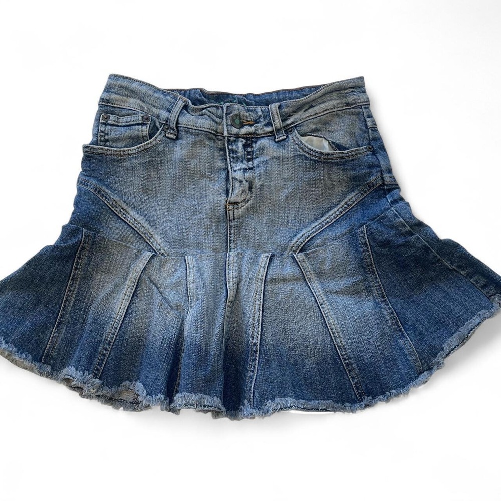 Wet Seal Denim Mini Skirt Pleated Ruffle Hem Raw Edge Y2K Medium Wash Size 27